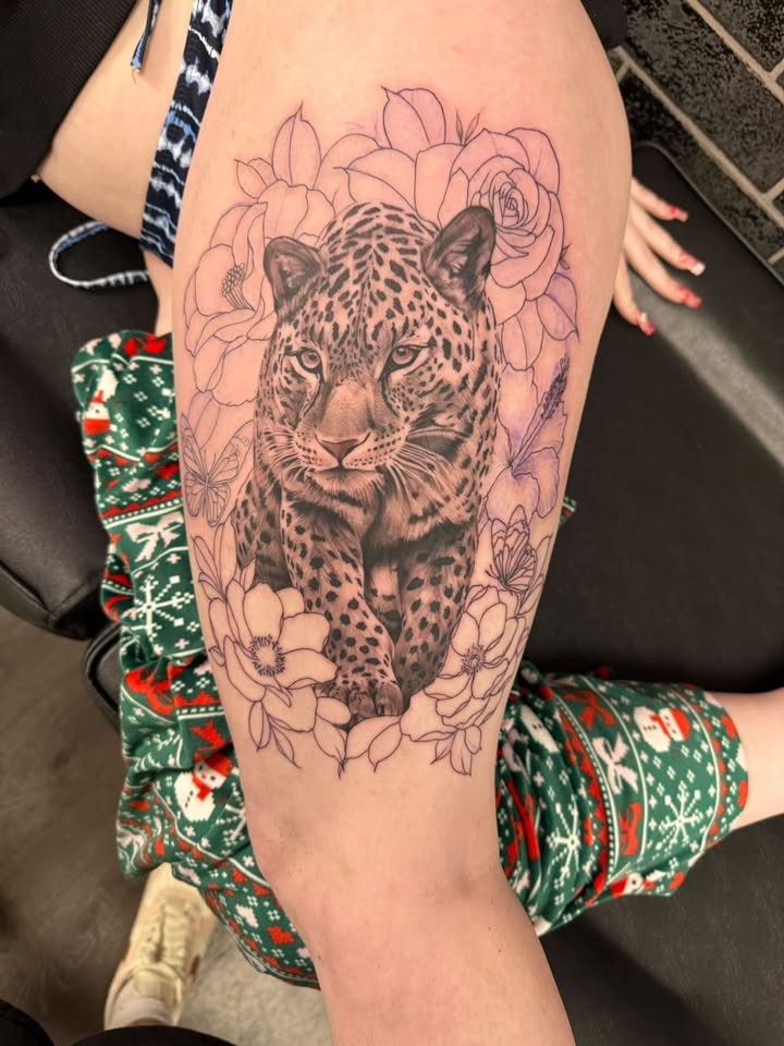 Leopard and florals thigh piece